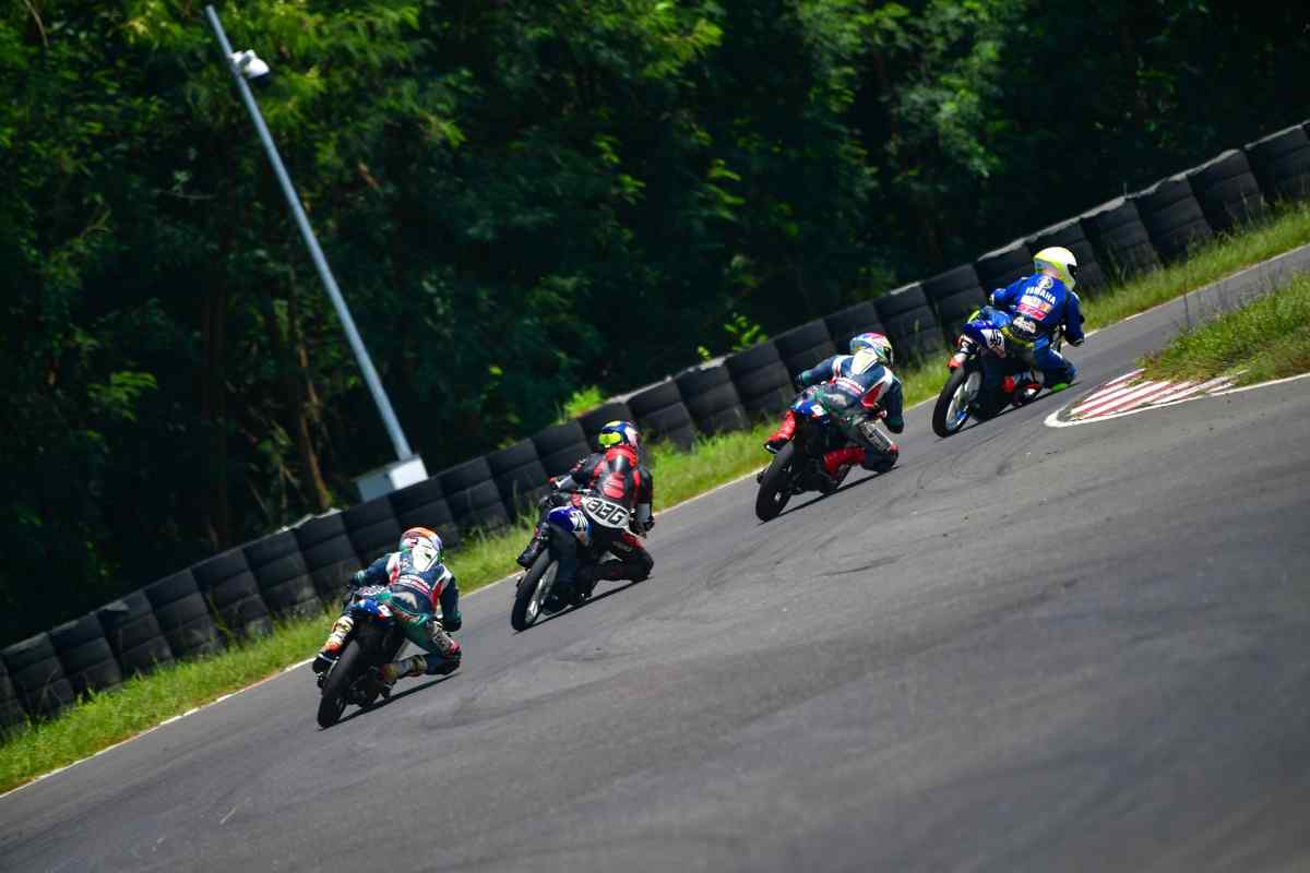 Motorcycle racing