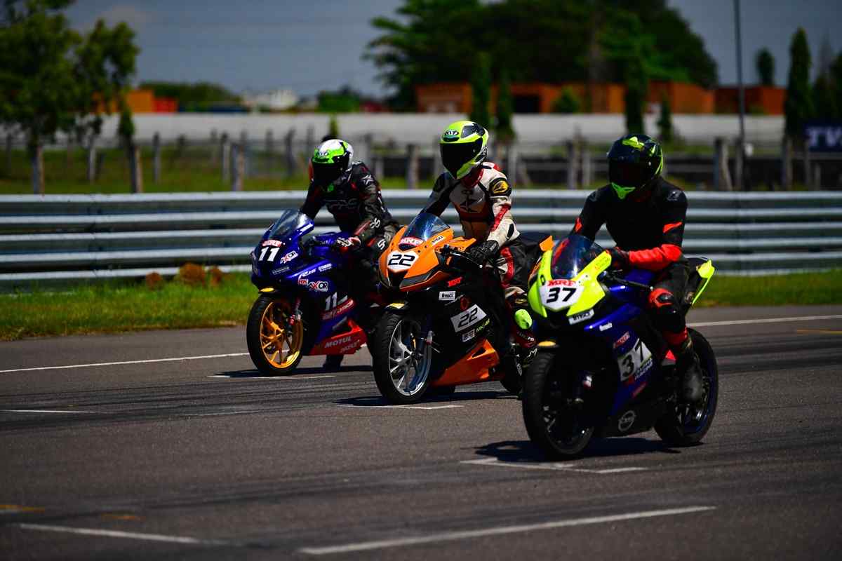 Motorcycle racing