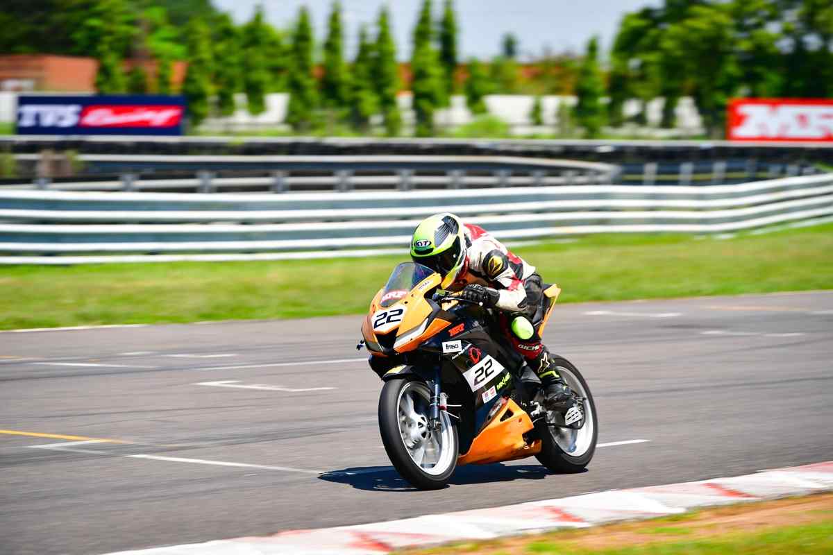 Motorcycle racing