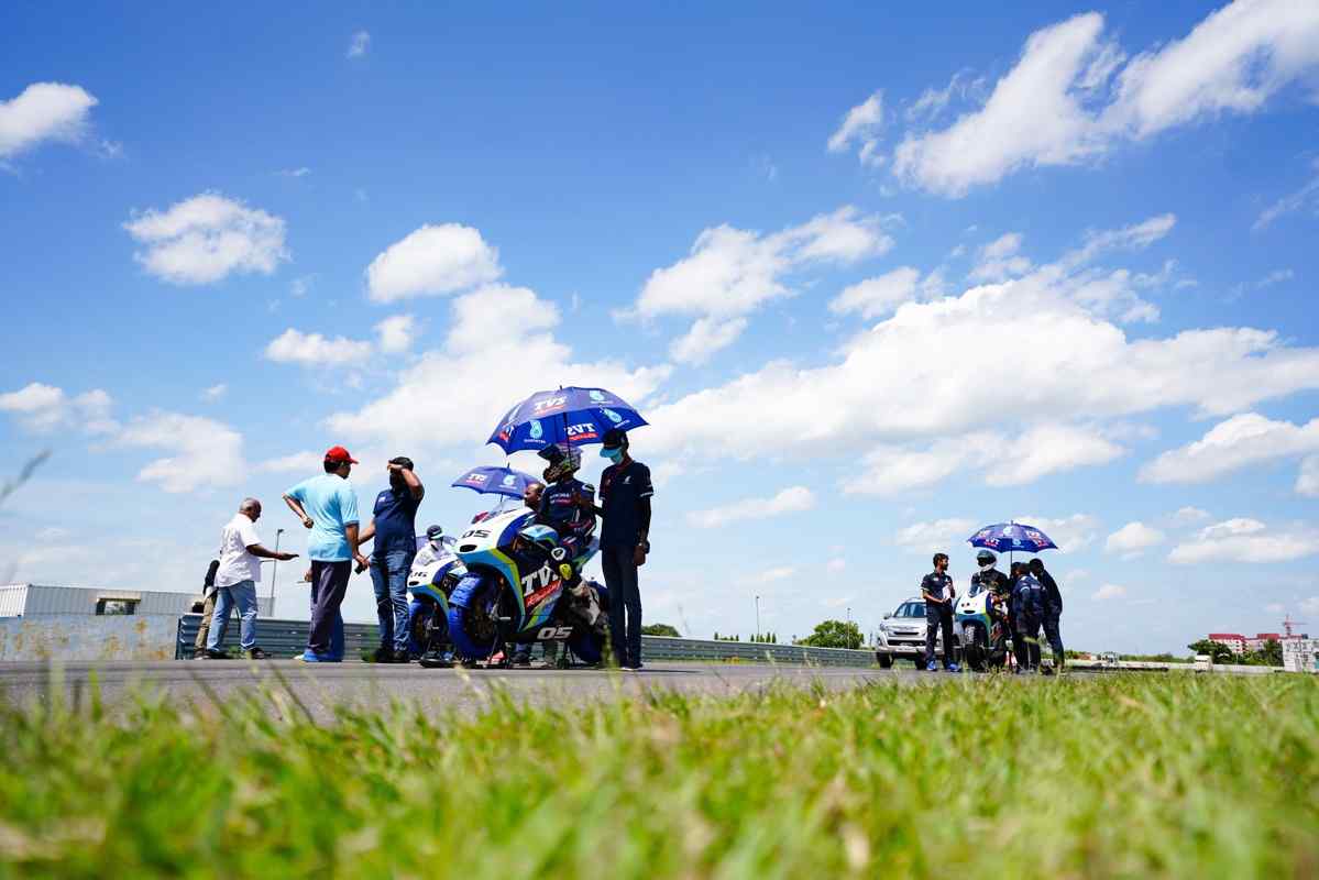 Motorcycle racing
