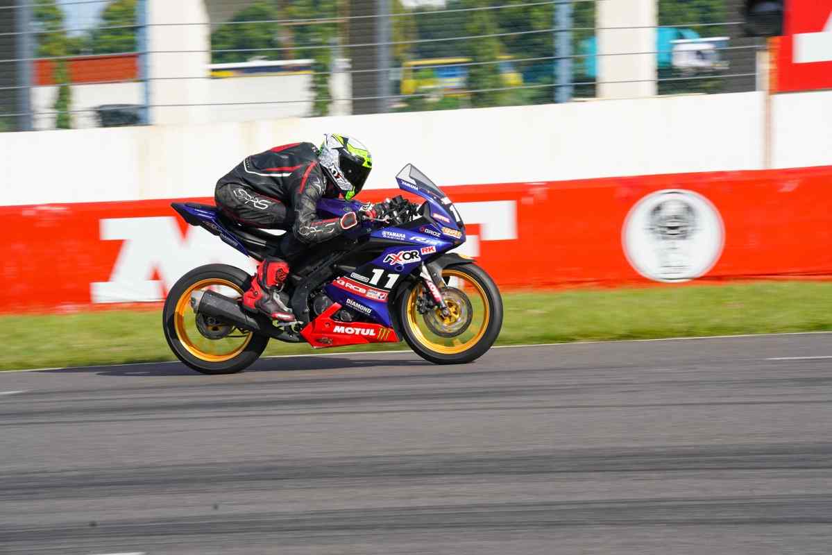 Motorcycle racing