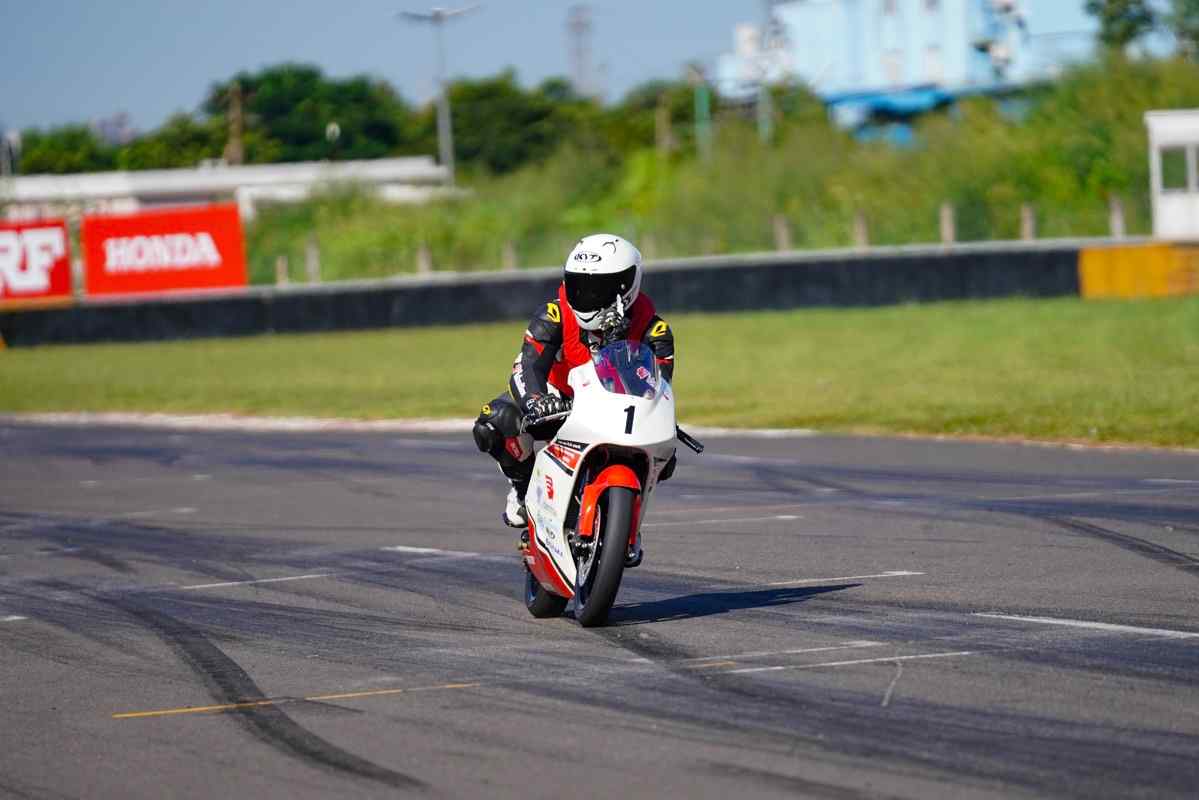 Motorcycle racing