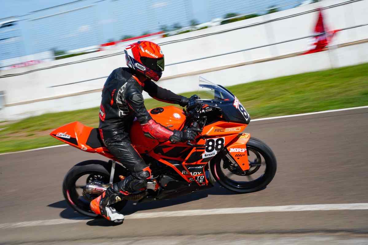 Motorcycle racing